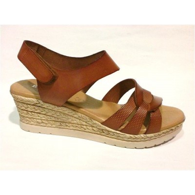 Sandalia de piel con cuña plantilla de gel tiras cuero Eva Frutos Sandalia de piel con cuña plantilla de gel tiras cuero Eva Frutos