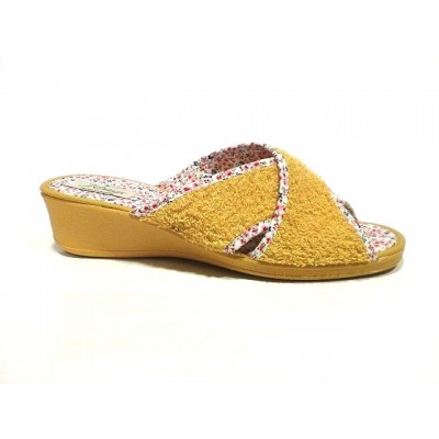 Zapatillas de casa con cuña para mujer J´Ortega Tiras Cruzadas Rizo Yema Zapatillas de casa con cuña para mujer J´Ortega Tiras Cruzadas Rizo Yema