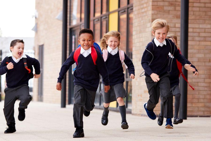 niños corriendo