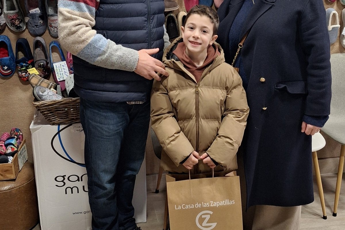 Martin con su regalo